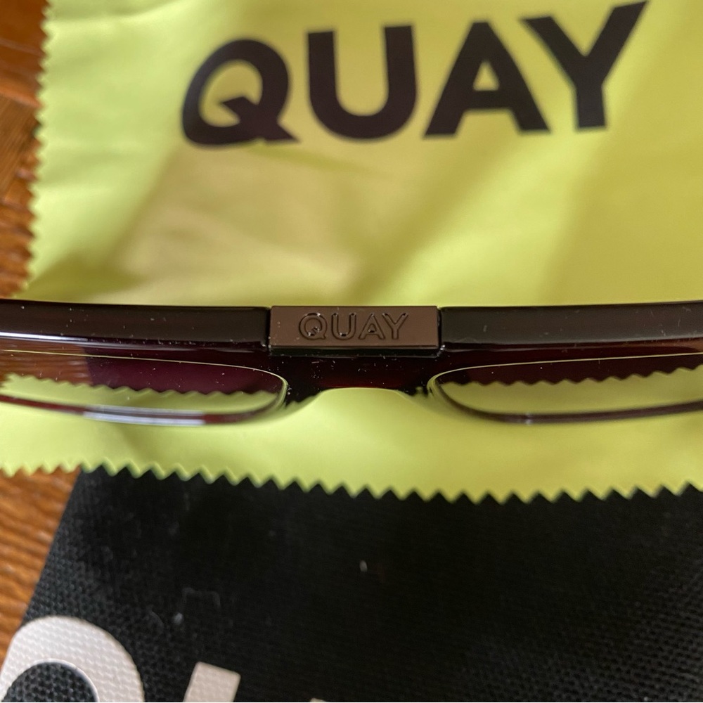 Quay Australia large burgundy sunglasses - Picture 4 of 5